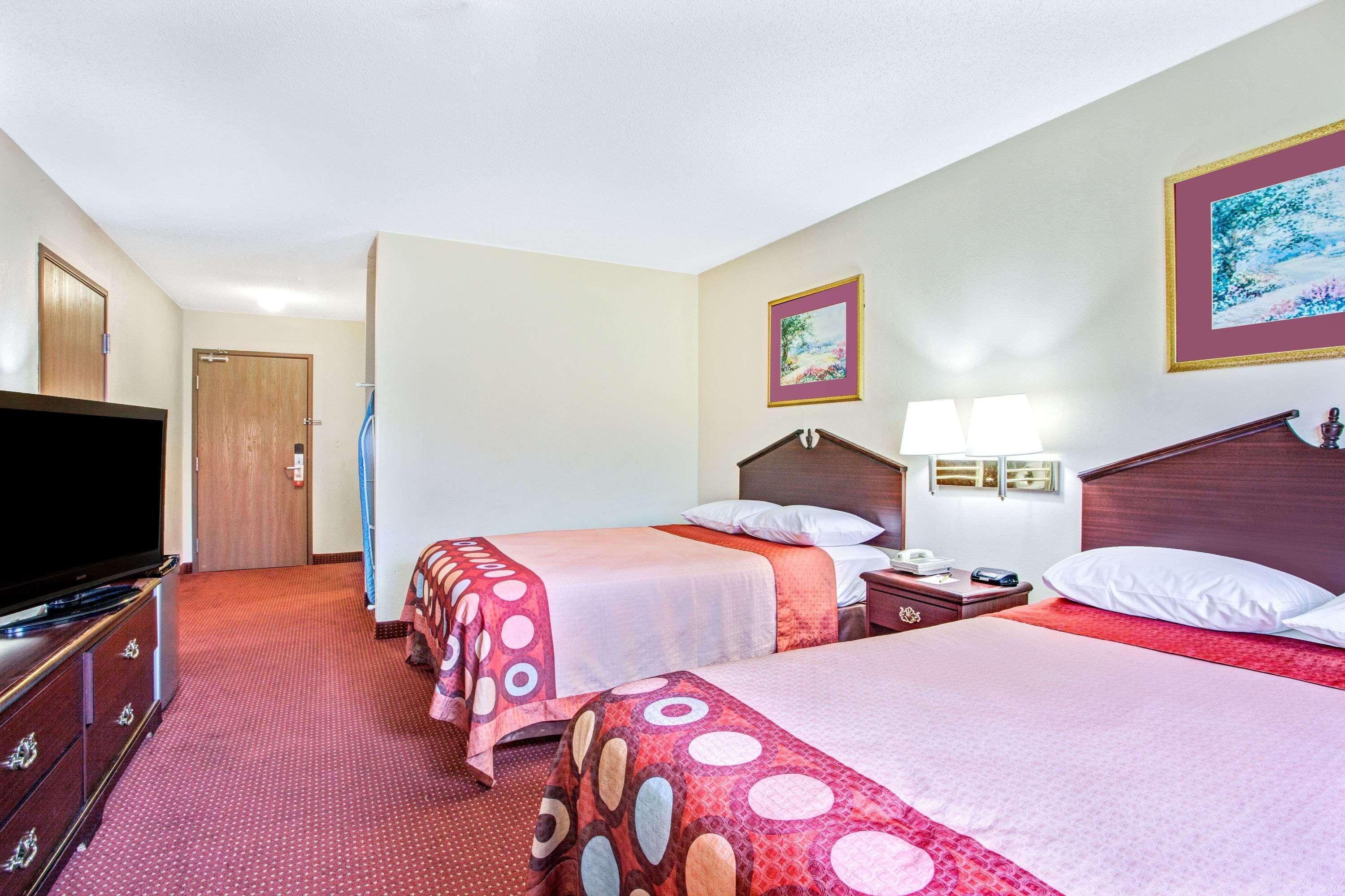 ซูเปอร์ 8 บาย วินด์แฮม คลินตัน Hotel ภายนอก รูปภาพ