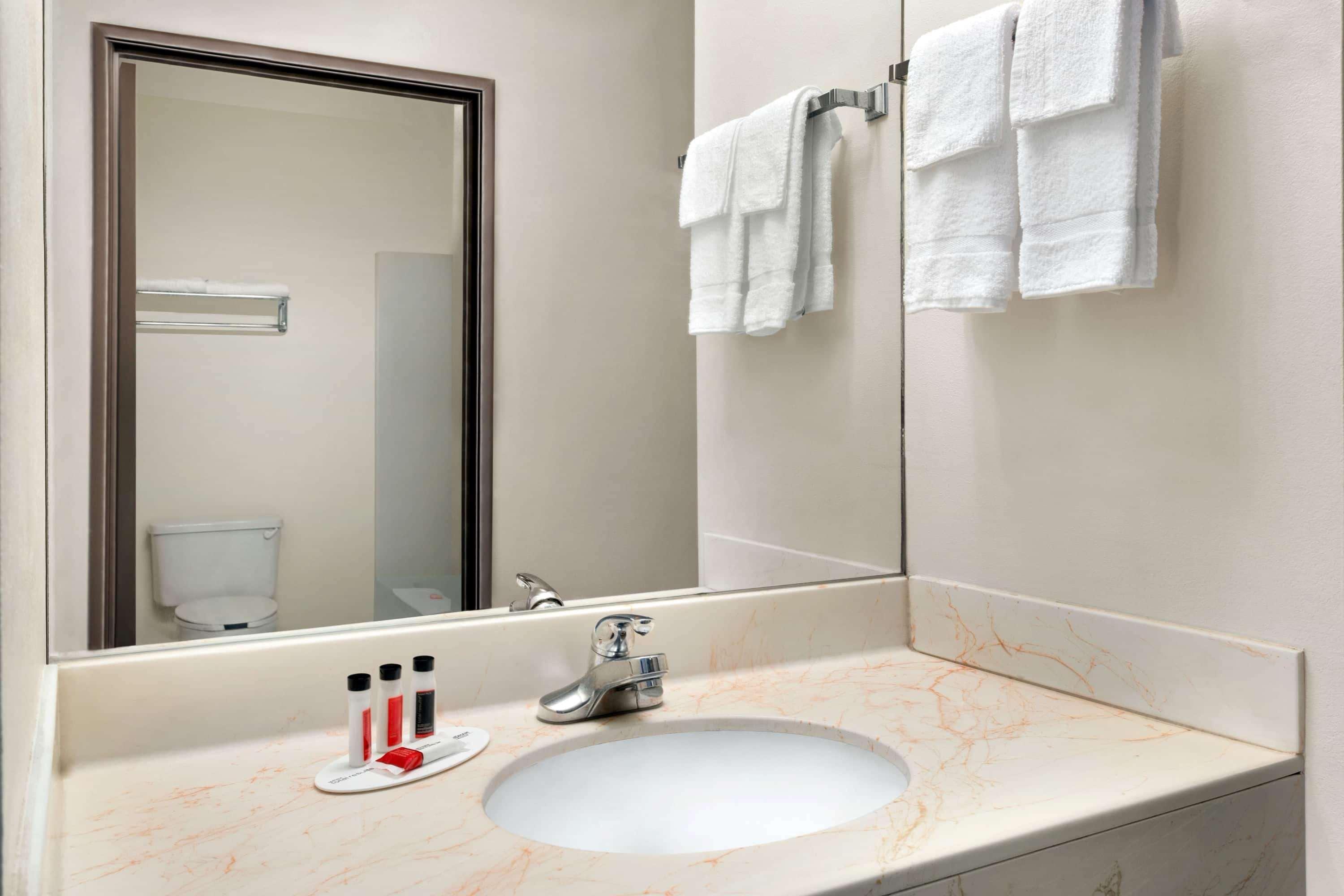 ซูเปอร์ 8 บาย วินด์แฮม คลินตัน Hotel ภายนอก รูปภาพ