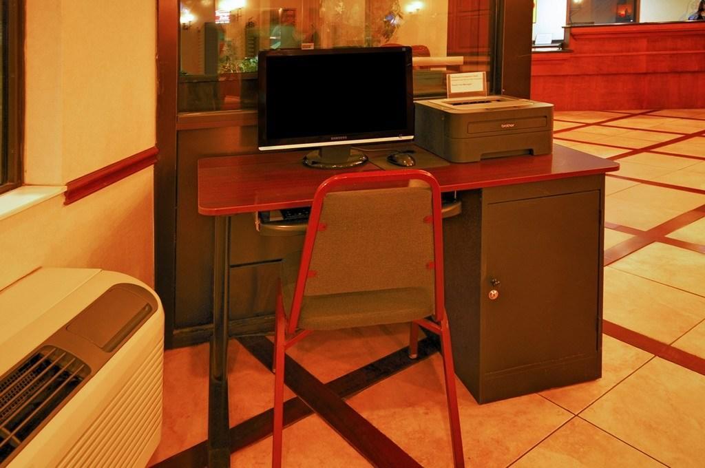 ซูเปอร์ 8 บาย วินด์แฮม คลินตัน Hotel ภายนอก รูปภาพ