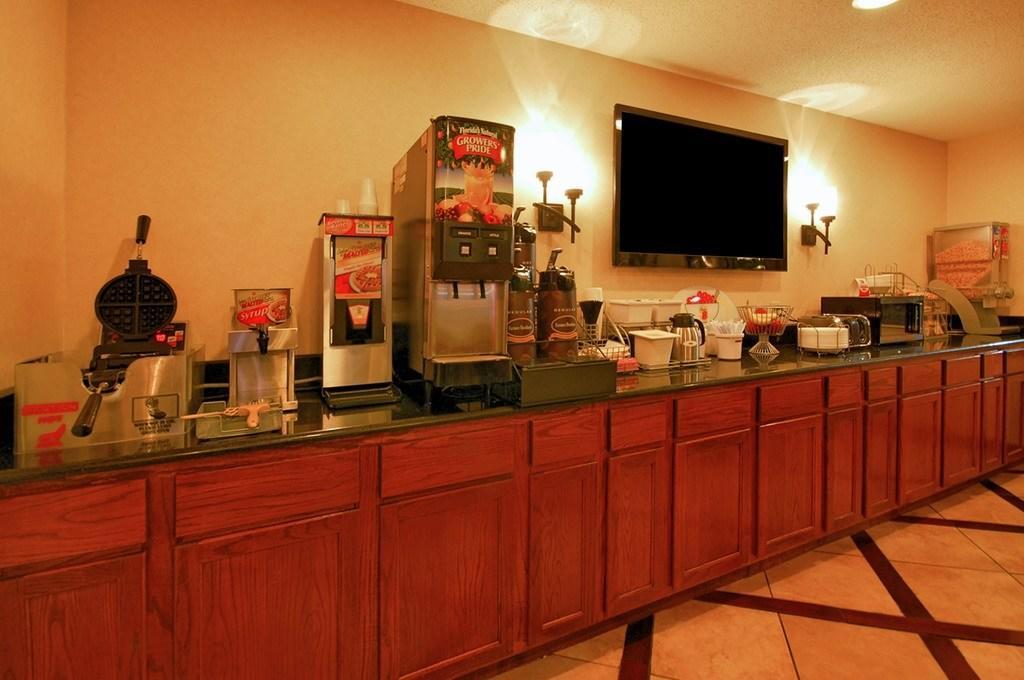 ซูเปอร์ 8 บาย วินด์แฮม คลินตัน Hotel ภายนอก รูปภาพ